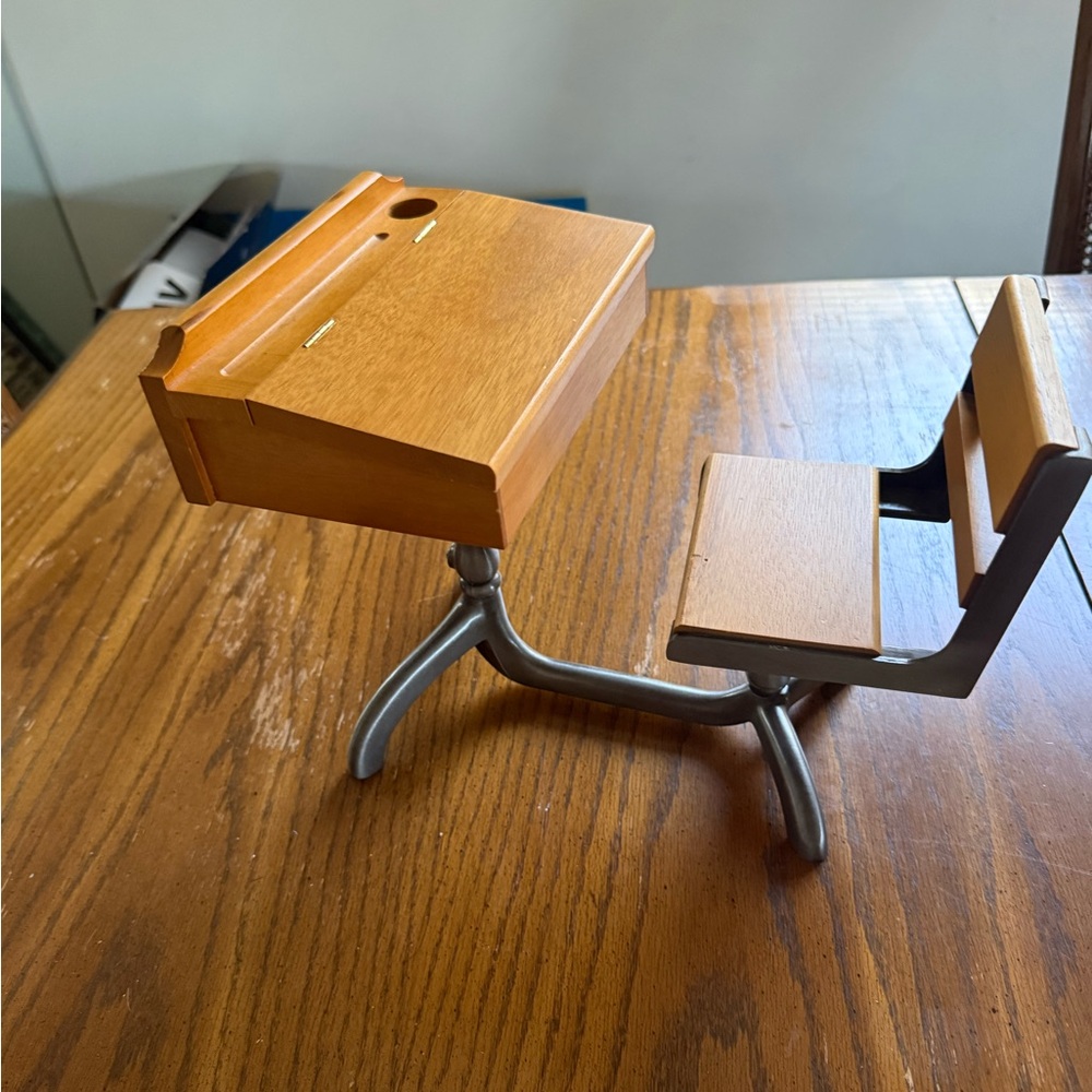 Pleasant Company Molly’s Wooden School Desk American Girl